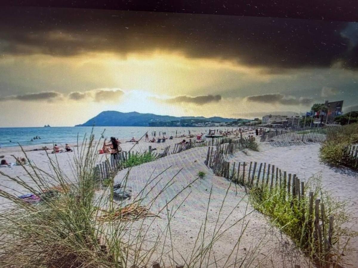 Pin Rollan Beach Saint-Mandrier-sur-Mer Exterior photo